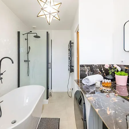 Maison Design 2 Ch Proche Cdg, Paris